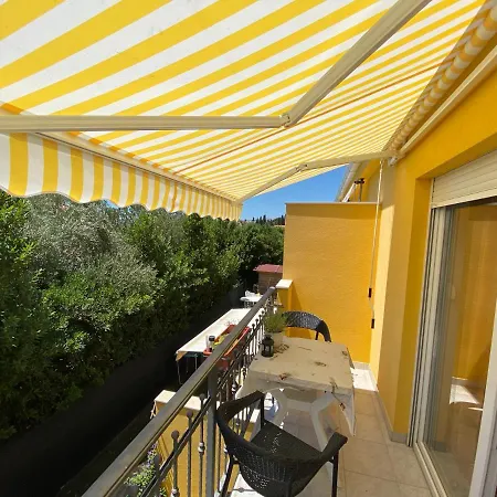 Apartment Spacious Close To The Sea In Split Area Kastela