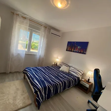 Spacious Close To The Sea In Split Area Kastela