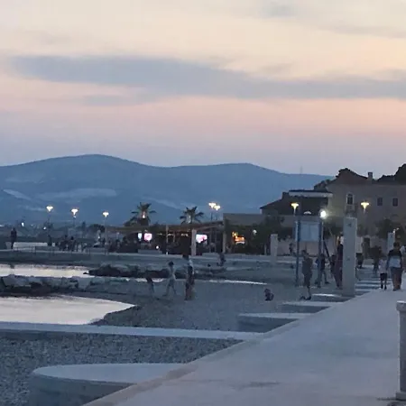 Spacious Close To The Sea In Split Area Kaštela