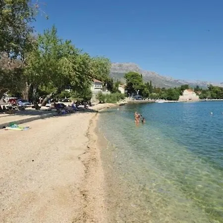 Apartment Spacious Close To The Sea In Split Area Kastela