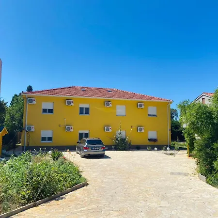 Spacious Close To The Sea In Split Area
