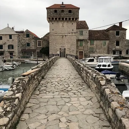 Spacious Close To The Sea In Split Area Kastela