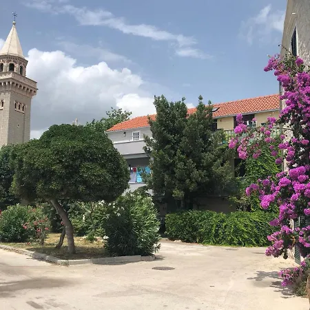Apartment Spacious Close To The Sea In Split Area Kastela