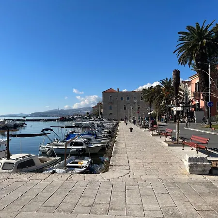 Spacious Close To The Sea In Split Area *