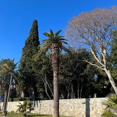 Apartment Spacious Close To The Sea In Split Area Kastela