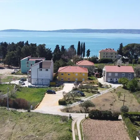 Spacious Close To The Sea In Split Area Apartment Kastela