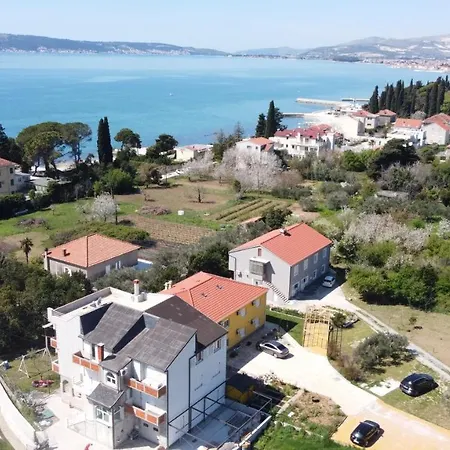 Spacious Close To The Sea In Split Area *