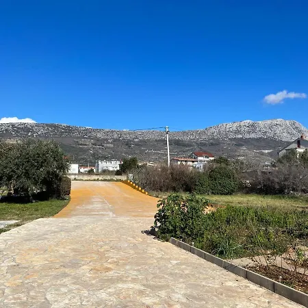 Spacious Close To The Sea In Split Area Apartment *
