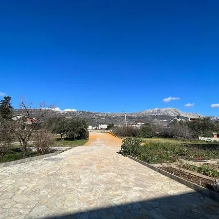Spacious Close To The Sea In Split Area Kastela