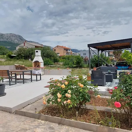 Apartment Spacious Close To The Sea In Split Area Kaštela