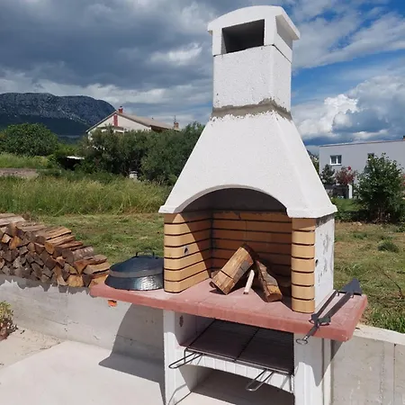 Apartment Spacious Close To The Sea In Split Area